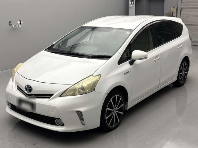 TOYOTA PRIUS ALPHA 2013