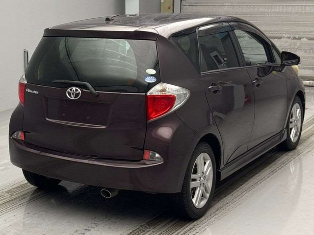 TOYOTA RACTIS 2010