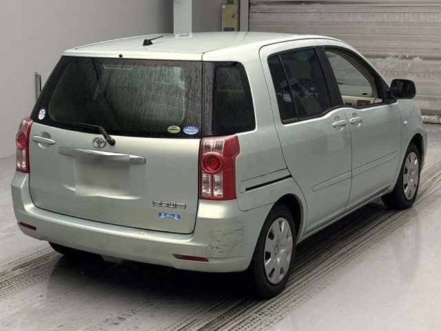 TOYOTA RAUM 2010