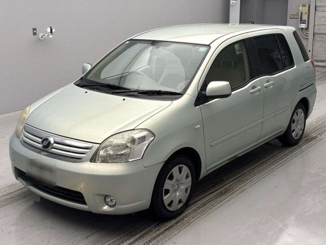 TOYOTA RAUM 2010