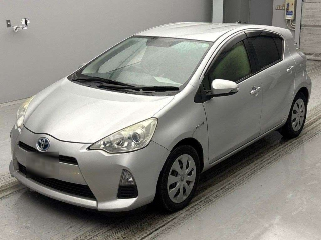TOYOTA AQUA 2013