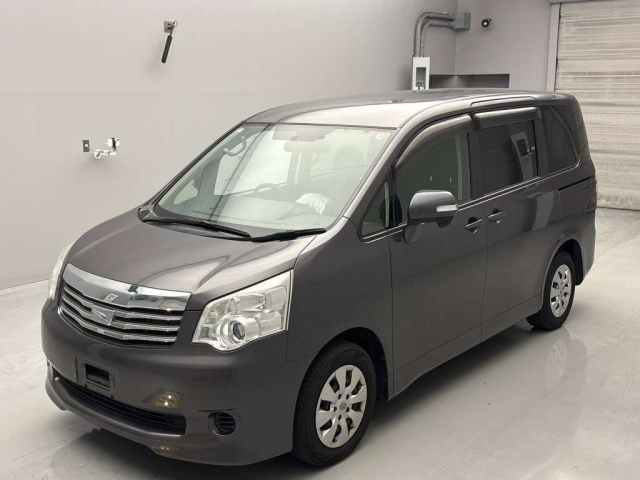 TOYOTA NOAH 2012