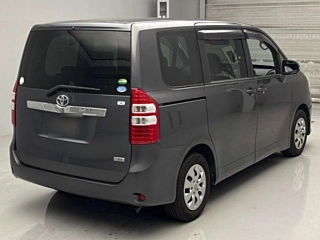 TOYOTA NOAH 2012