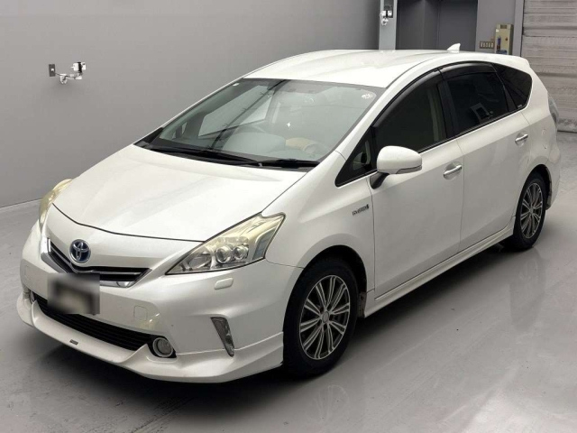 TOYOTA PRIUS ALPHA 2014