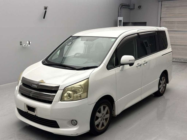 TOYOTA NOAH 2009