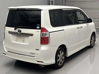 TOYOTA NOAH 2009