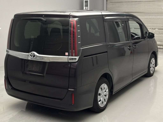 TOYOTA NOAH 2021