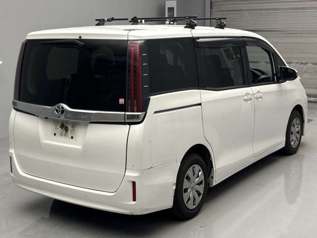 TOYOTA NOAH 2021