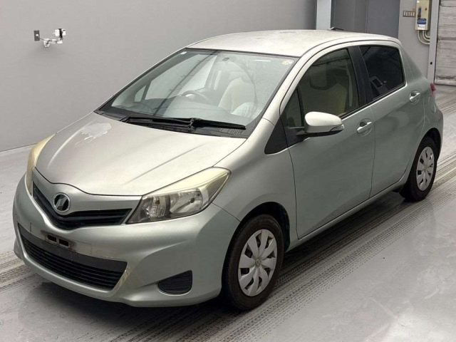TOYOTA VITZ 2012