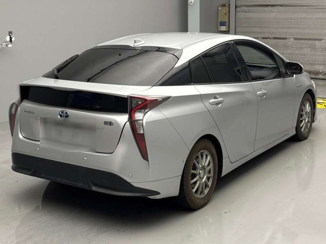 TOYOTA PRIUS 2016