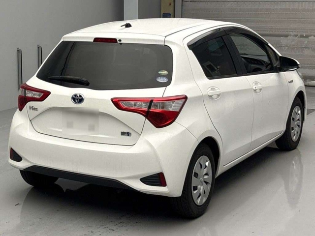 TOYOTA VITZ 2018