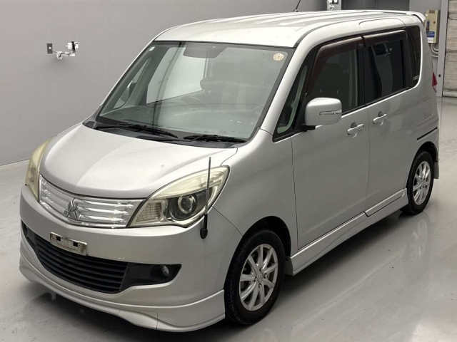 MITSUBISHI DELICA D2 2011