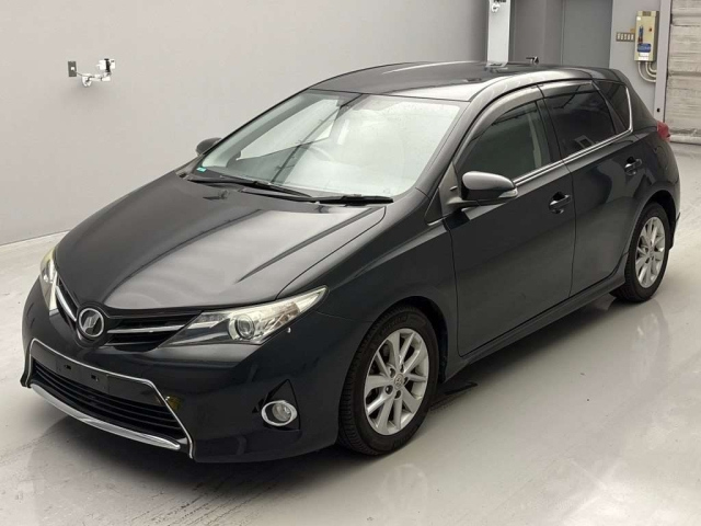 TOYOTA AURIS 2012