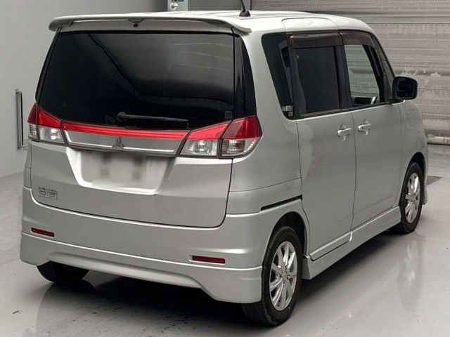 MITSUBISHI DELICA D2 2011