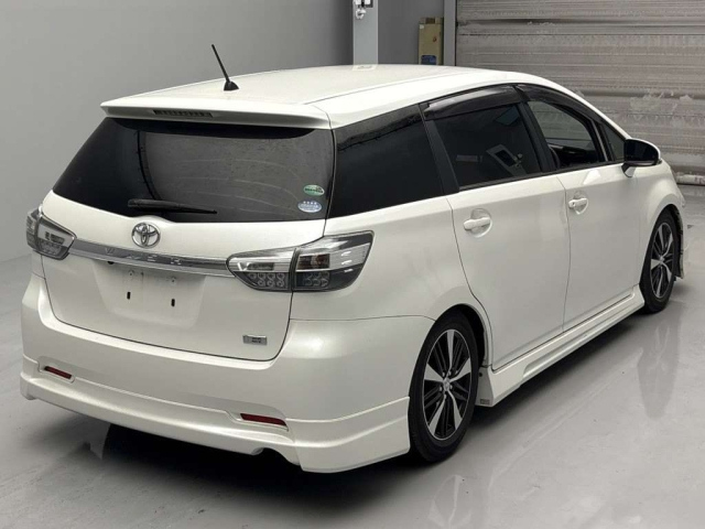 TOYOTA WISH 2016