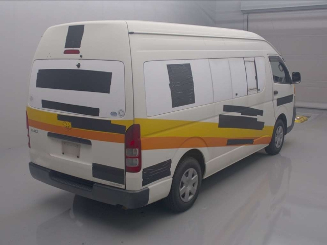 TOYOTA HIACE VAN 2009