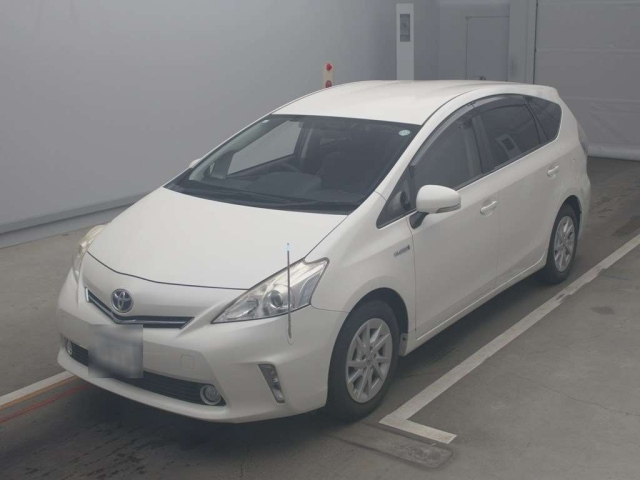 TOYOTA PRIUS ALPHA 2013