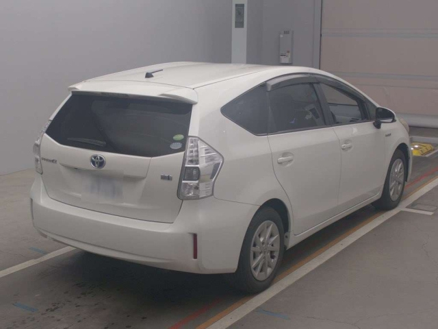TOYOTA PRIUS ALPHA 2013