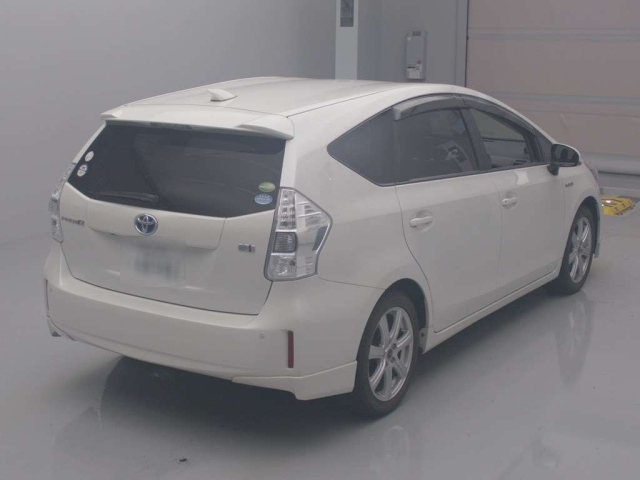 TOYOTA PRIUS ALPHA 2014