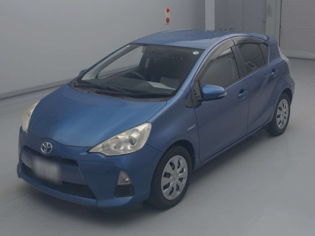 TOYOTA AQUA 2013