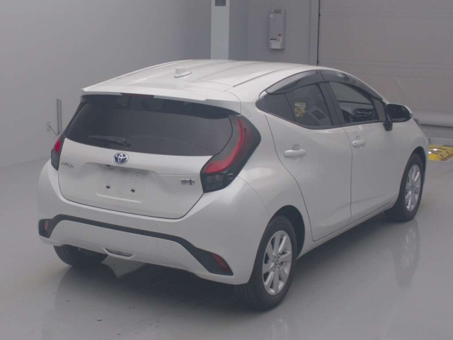 TOYOTA AQUA 2022