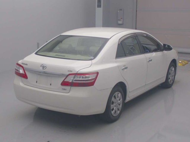 TOYOTA PREMIO 2013