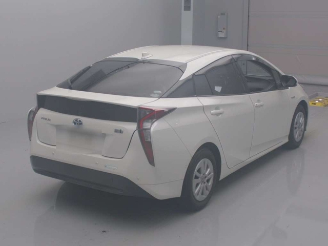 TOYOTA PRIUS 2016