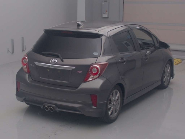 TOYOTA VITZ 2013