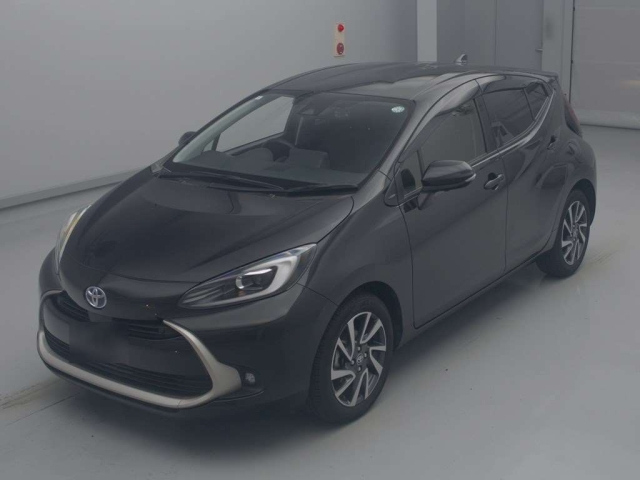 TOYOTA AQUA 2021