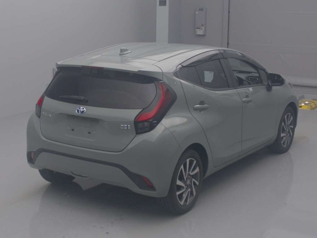 TOYOTA AQUA 2021