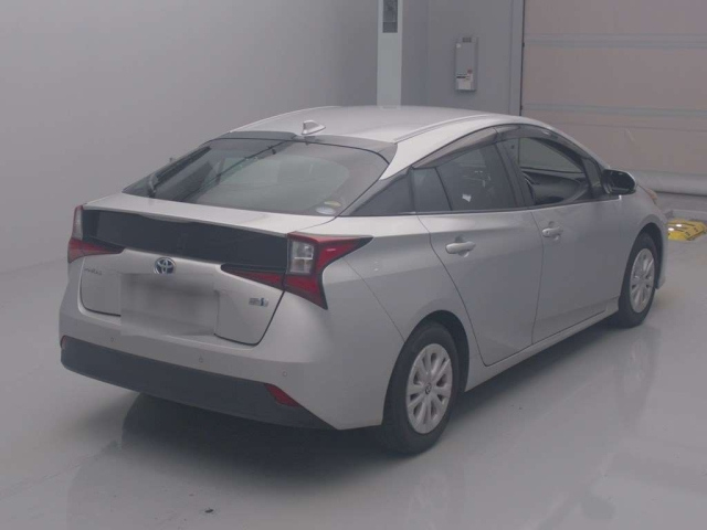 TOYOTA PRIUS 2021
