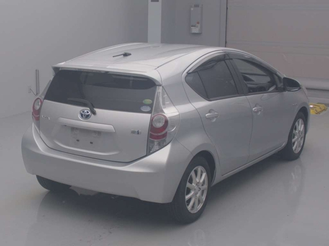 TOYOTA AQUA 2012