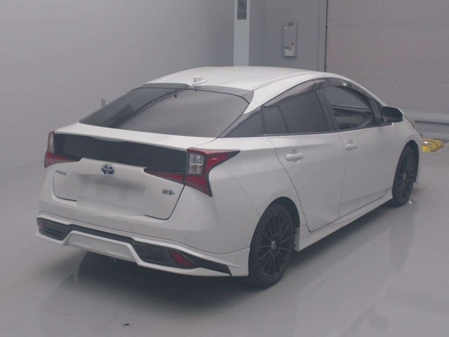 TOYOTA PRIUS 2021