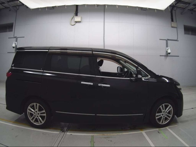 NISSAN ELGRAND 2011
