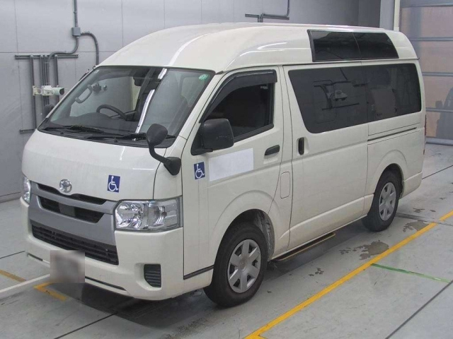 TOYOTA HIACE VAN 2020