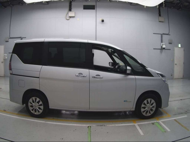 NISSAN SERENA 2018