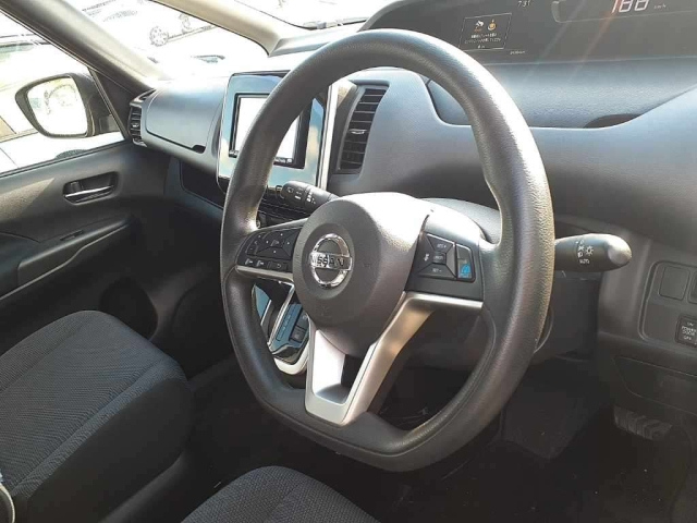 NISSAN SERENA 2018