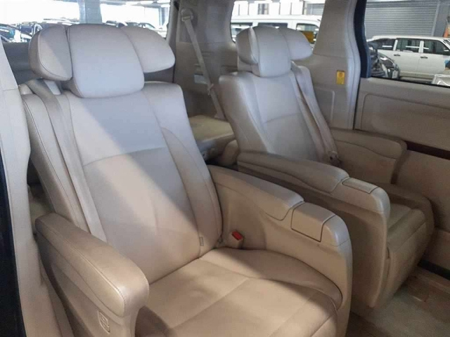 TOYOTA ALPHARD 2010