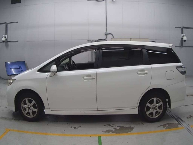 TOYOTA WISH 2012