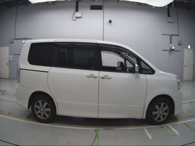 TOYOTA VOXY 2008