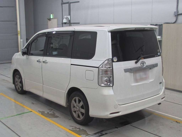 TOYOTA VOXY 2008