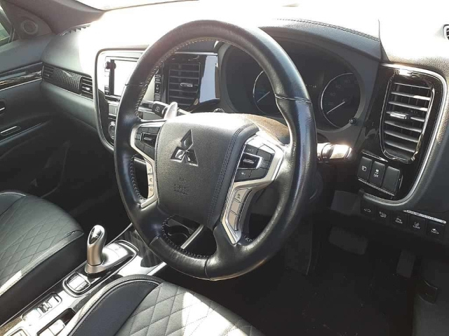 MITSUBISHI OUTLANDER PHEV 2019