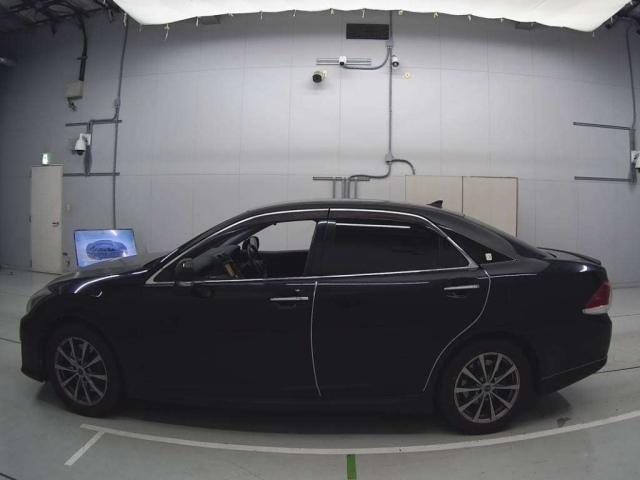 TOYOTA CROWN 2010