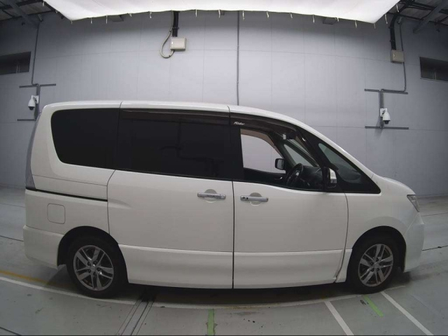 NISSAN SERENA 2011