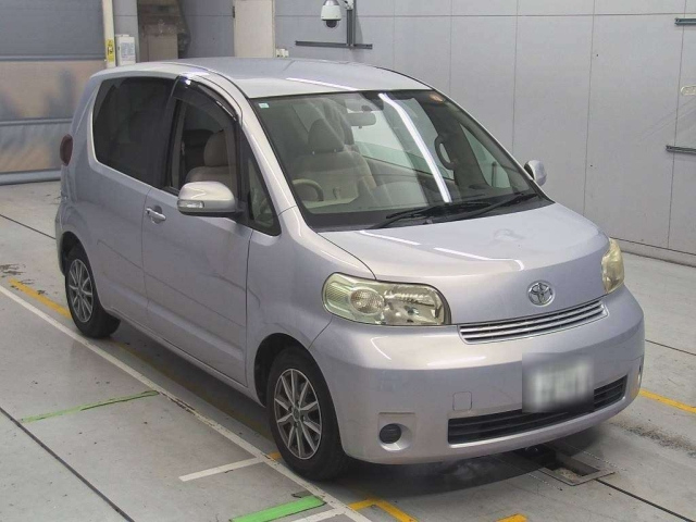 TOYOTA PORTE 2011