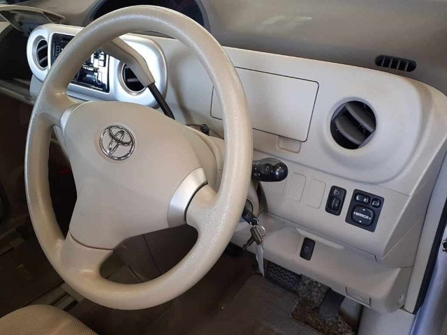 TOYOTA PORTE 2011