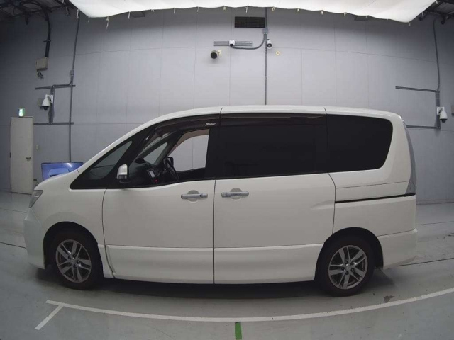 NISSAN SERENA 2011