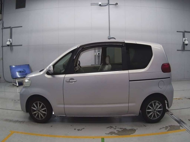 TOYOTA PORTE 2011