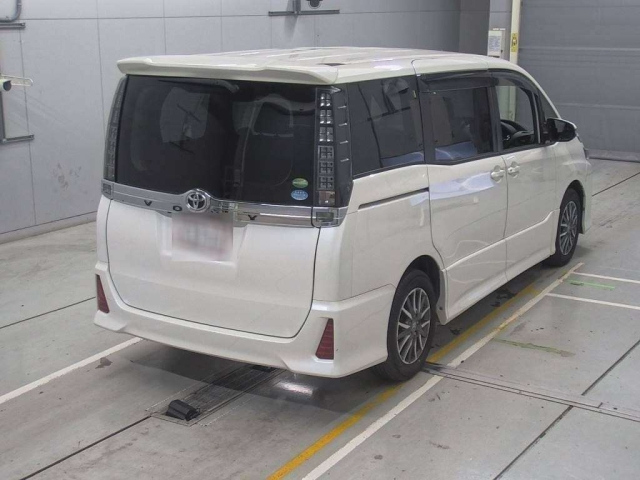 TOYOTA VOXY 2014