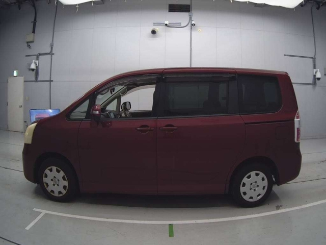 TOYOTA NOAH 2008